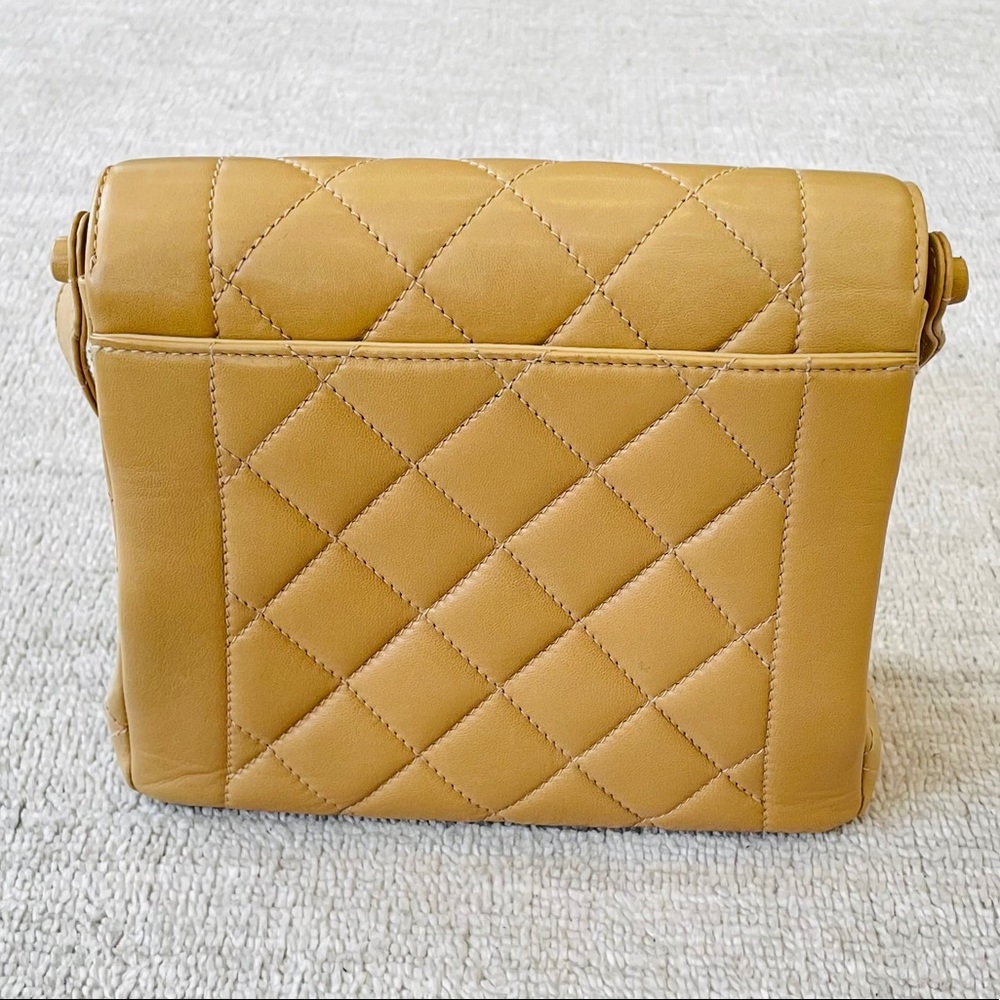 SOLD - Chanel Vintage Diana Lambskin Shoulder Bag - Picture 5 of 16